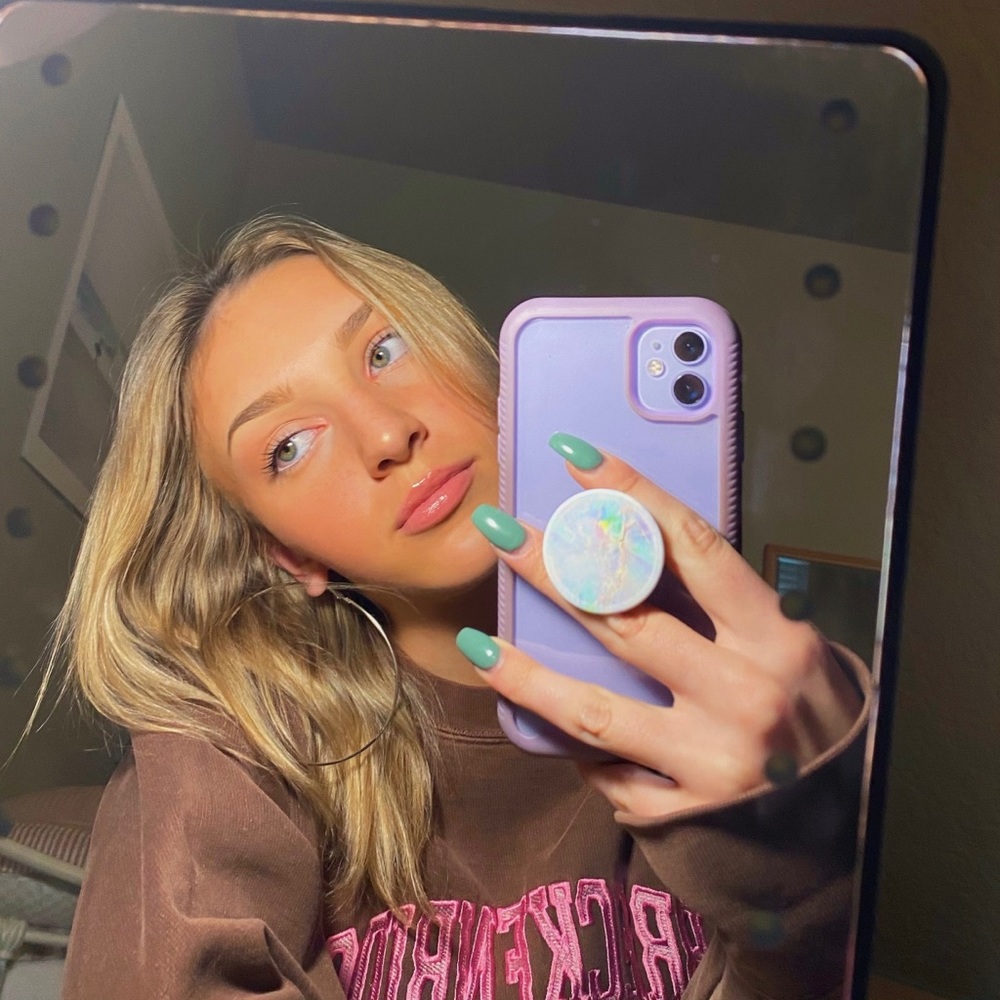 Meet your Posher, Mia